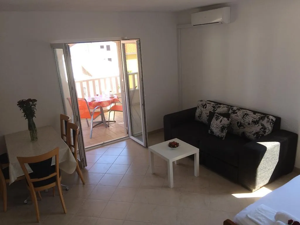 Apartments Crnjac Trogir