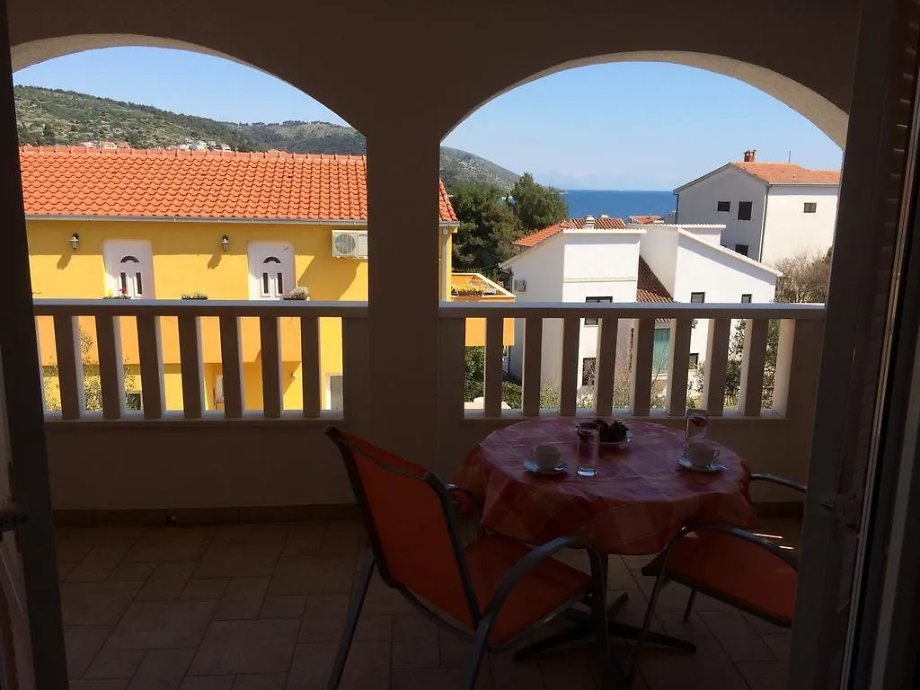 Apartments Crnjac Trogir 0*,