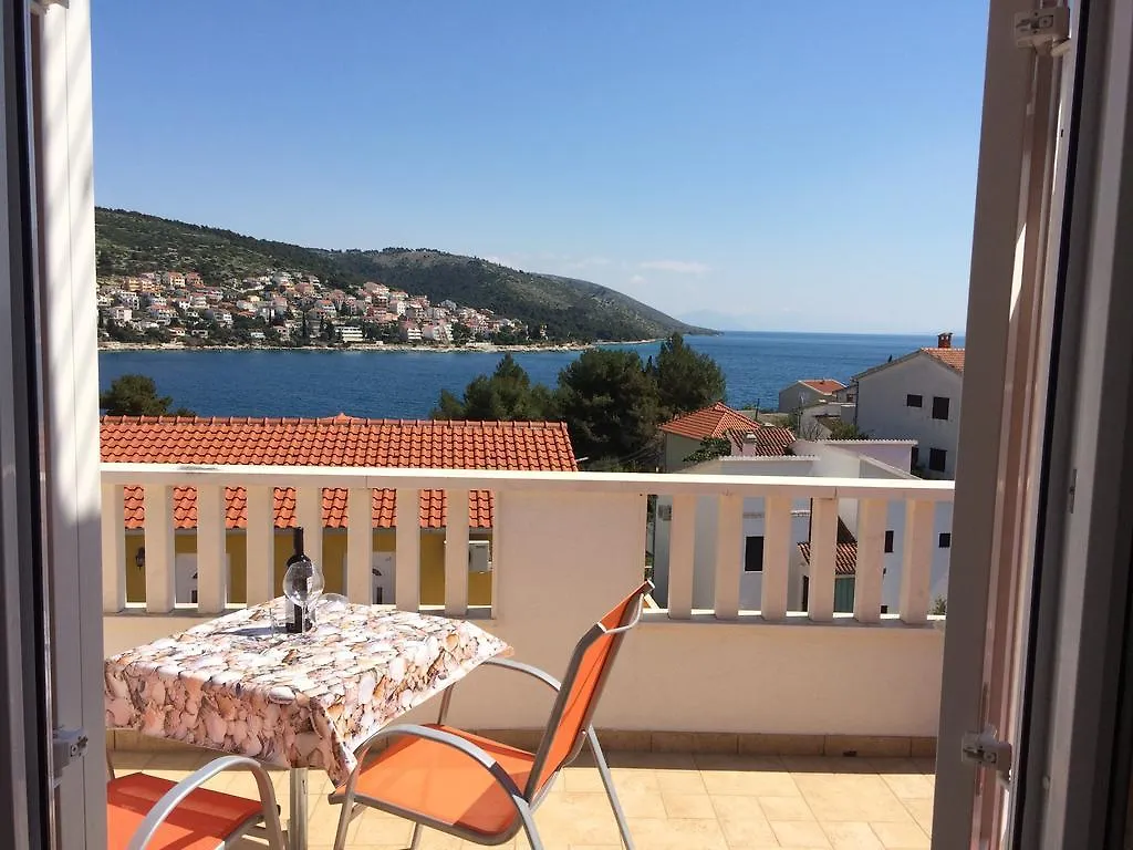 Apartments Crnjac Trogir