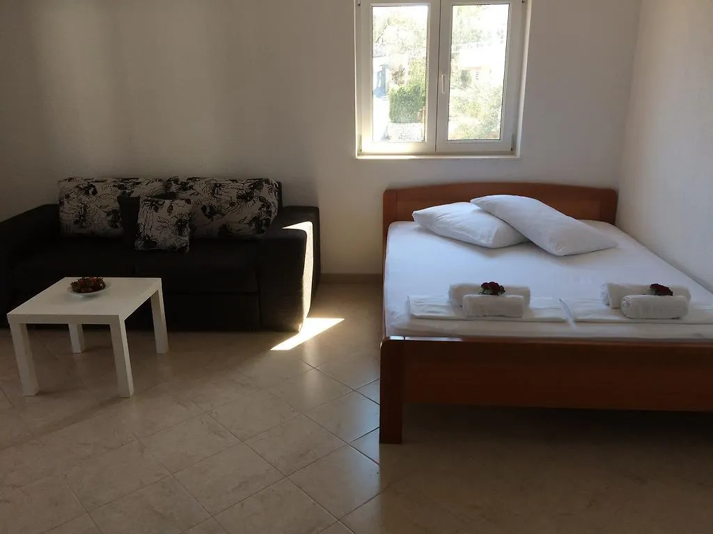 Apartments Crnjac Trogir